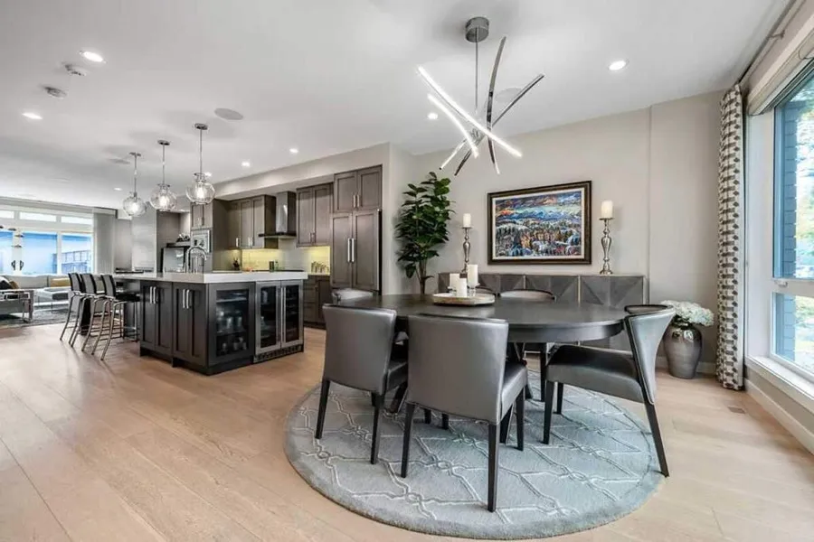 Dining room, 1927 44 Avenue SW