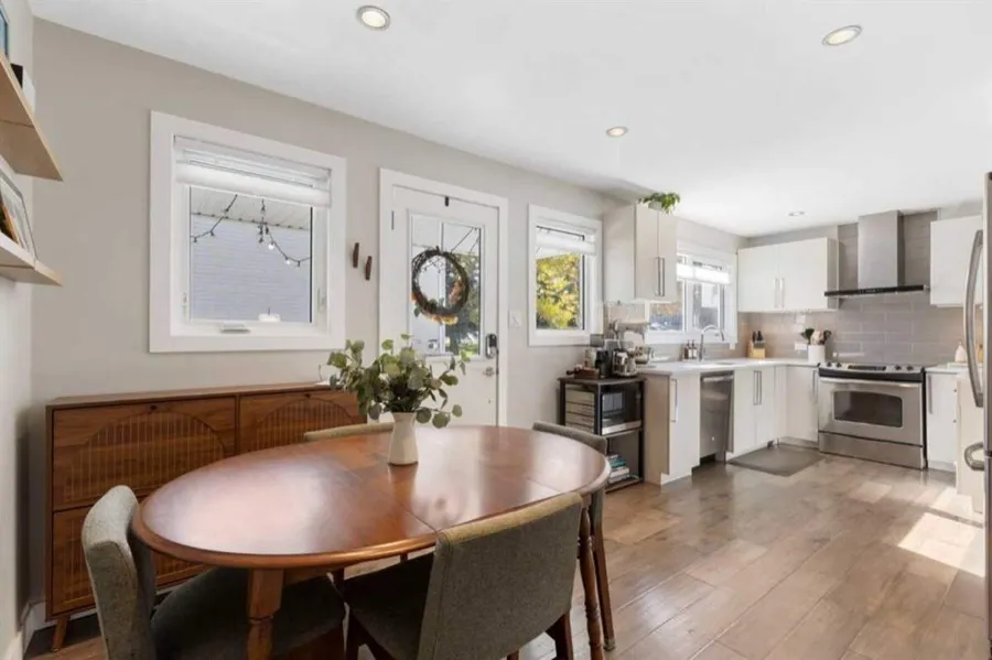 Dining area, 364 Killarney Glen Court SW