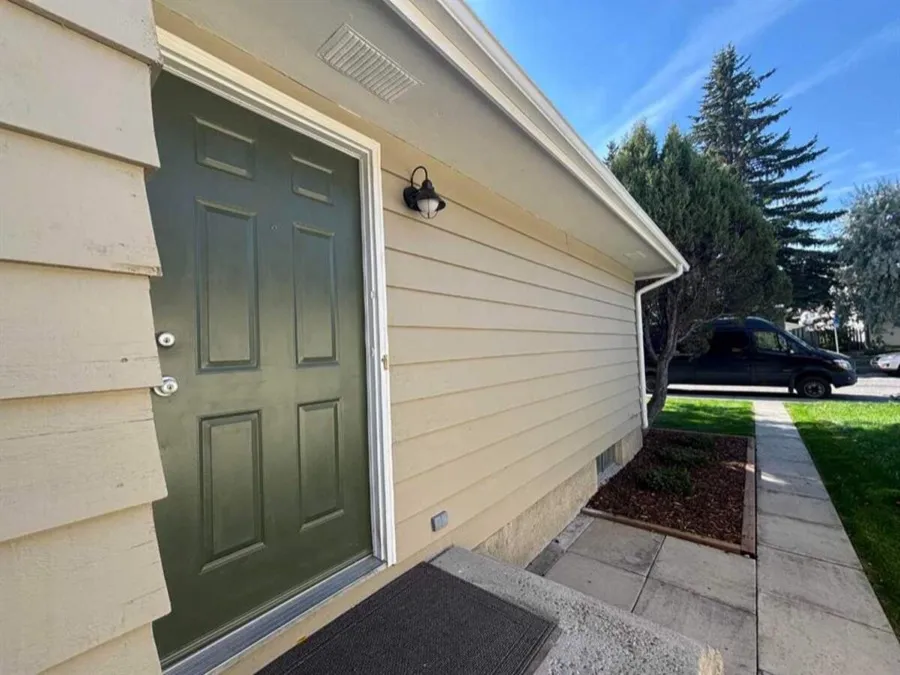 Front entry, 235 Shawcliffe Circle SW